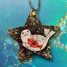 Load image into Gallery viewer, MoonSeals - Seal Star Christmas Decorations