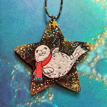 Load image into Gallery viewer, MoonSeals - Seal Star Christmas Decorations