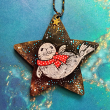 Load image into Gallery viewer, MoonSeals - Seal Star Christmas Decorations