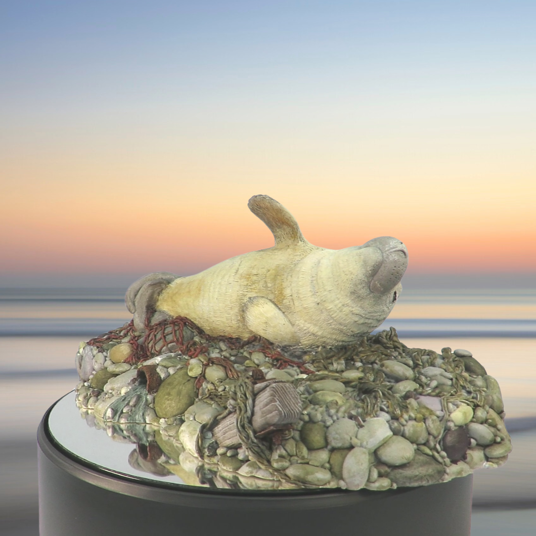 Art - Seal sculpture: Grey Top and Tail Pup